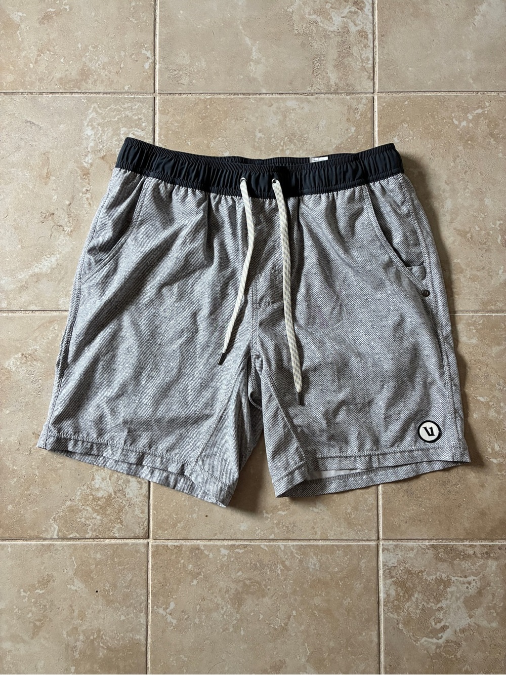 Vuori Light Gray and Black Two Toned Lined Kore Shorts size Medium
